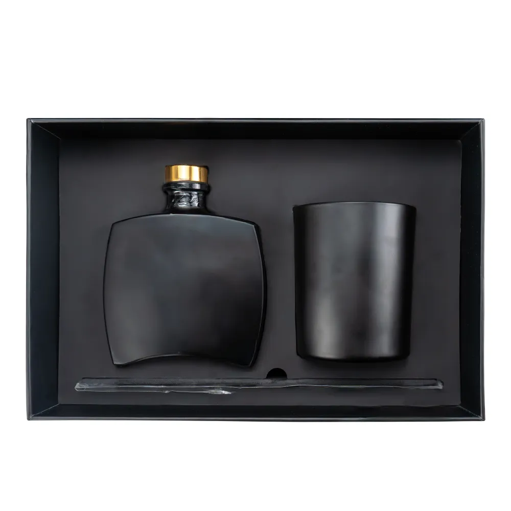 Exclusive Collection Gift Set Aroma Diffuser and Scented Candle 2