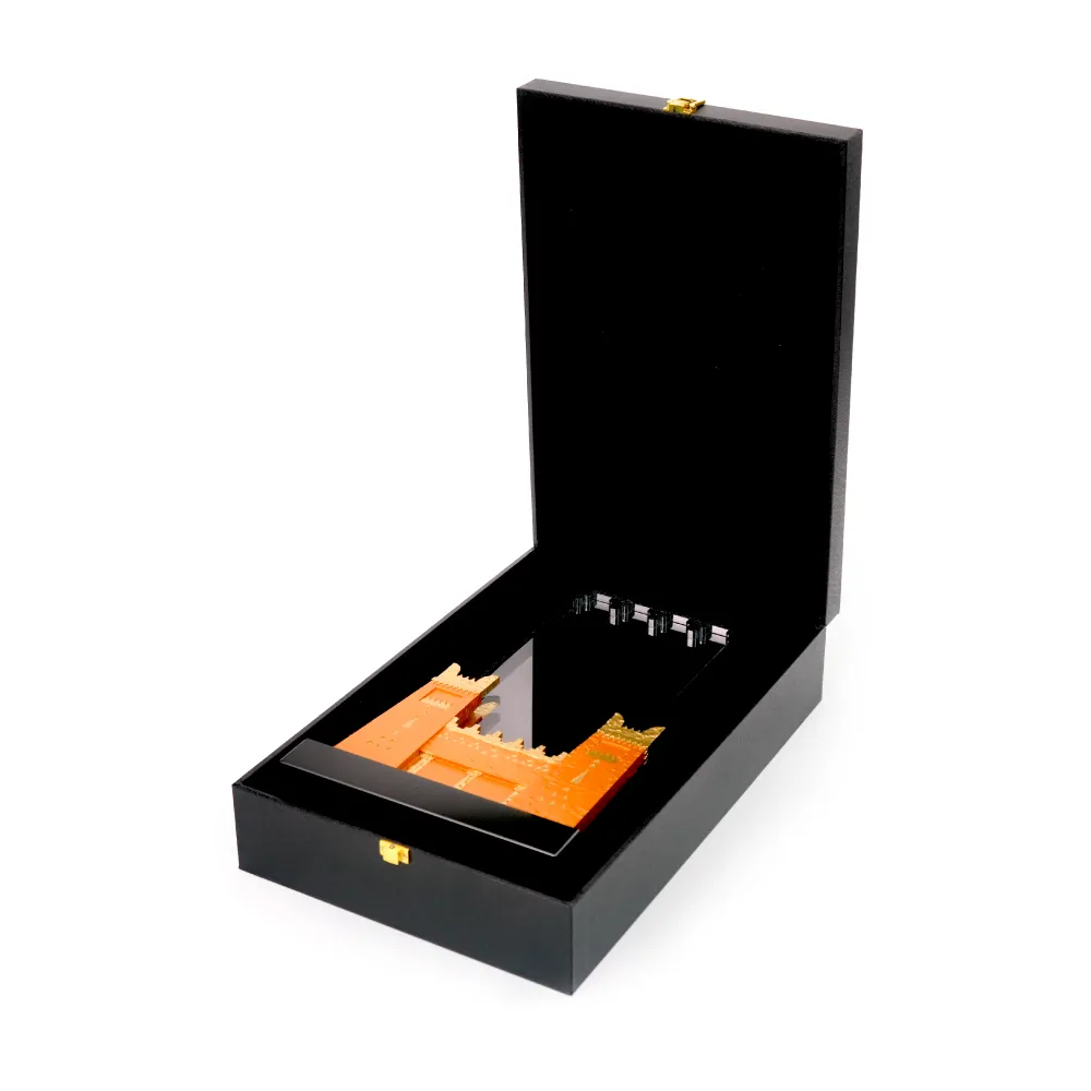 Castle Design Crystal Award in Black Presentation Box 4